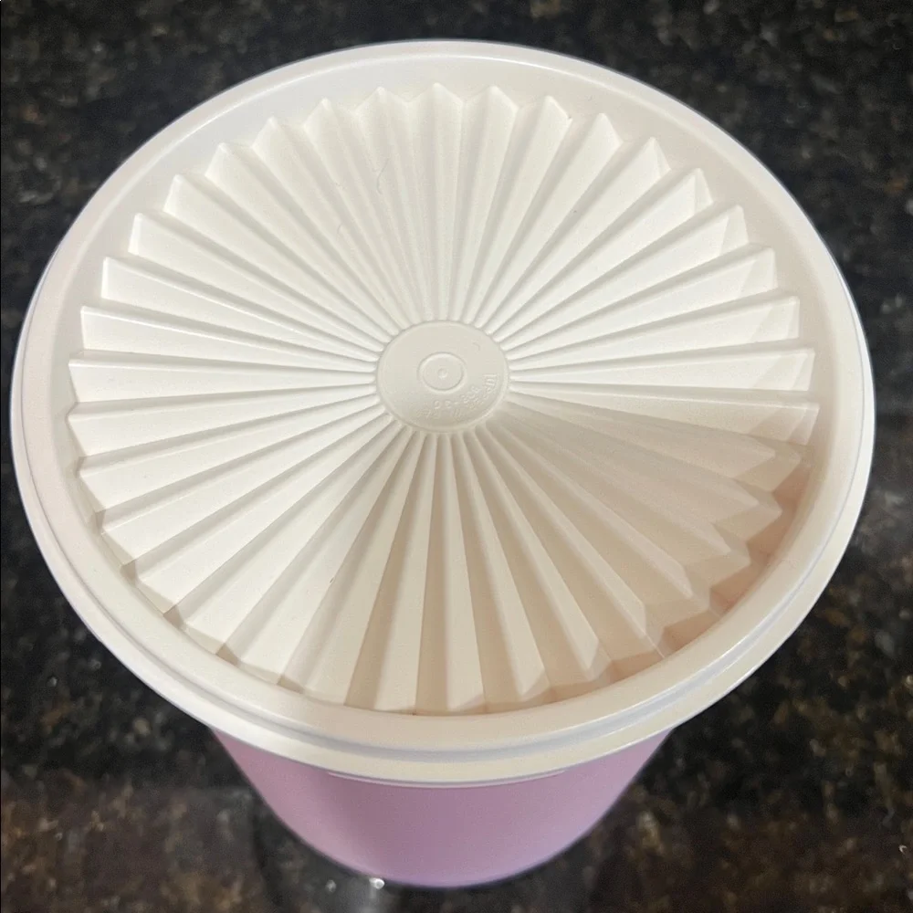 Tupperware (1) Pink Pastel Canister - Light Pink 7.5x6.65